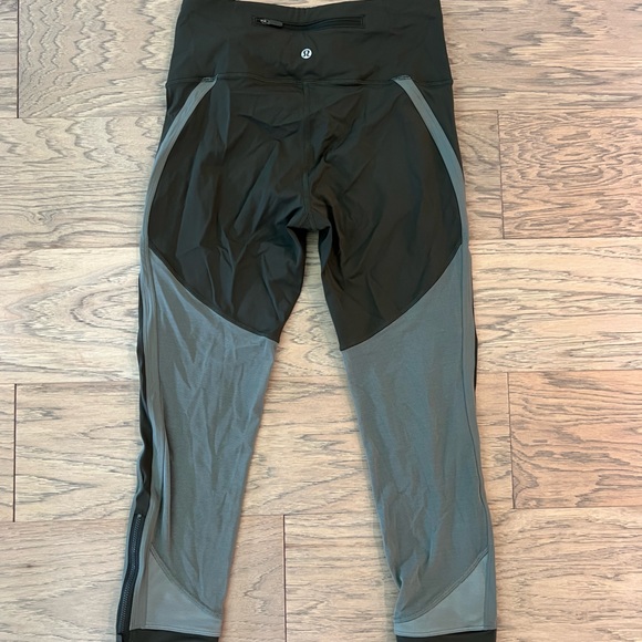 Lululemon capri leggings, size 8, like new! - Picture 2 of 3